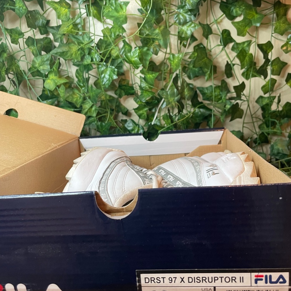 White Fila - Picture 2 of 5